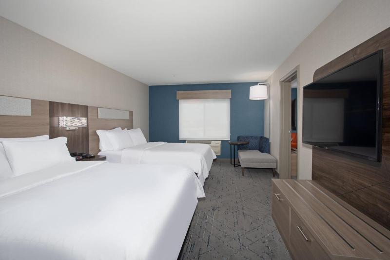 Standard Room with Two Queen Beds image 1
