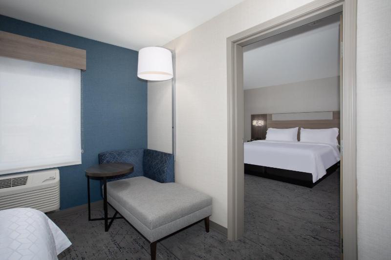 King Suite with Two Queen Beds and Tub - Mobility Accessible image 1