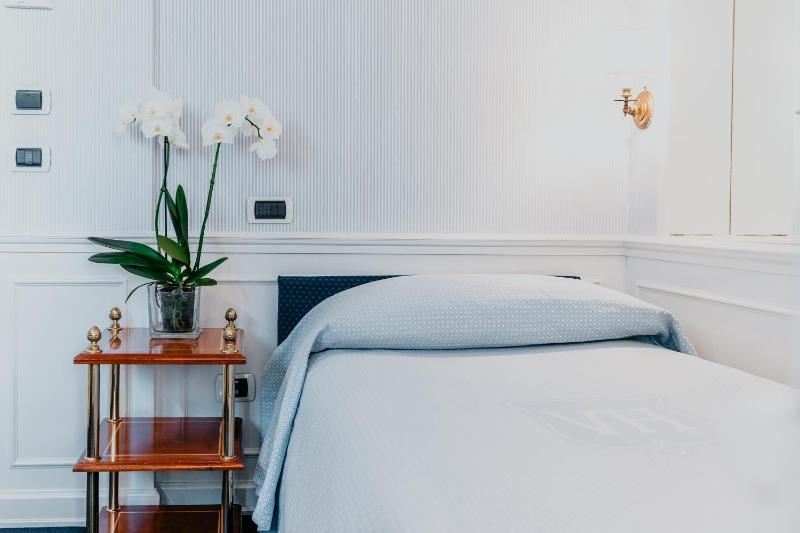 Single Room image 3