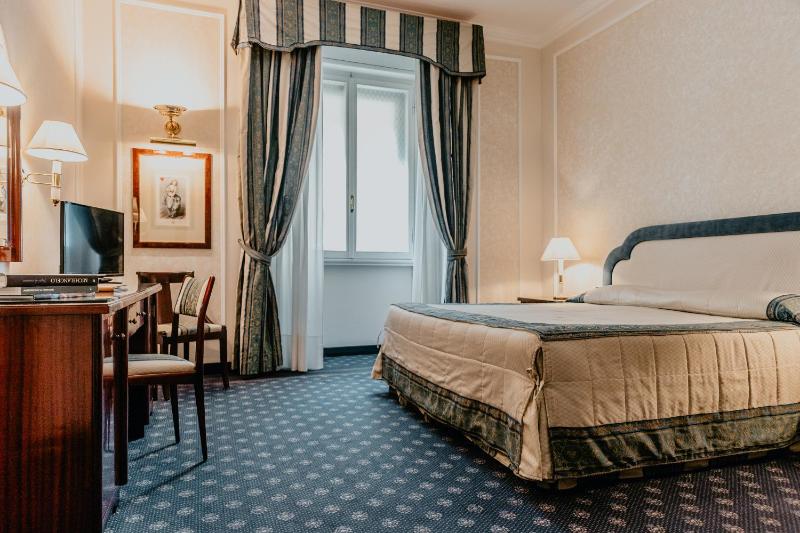 Classic Double or Twin Room image 3