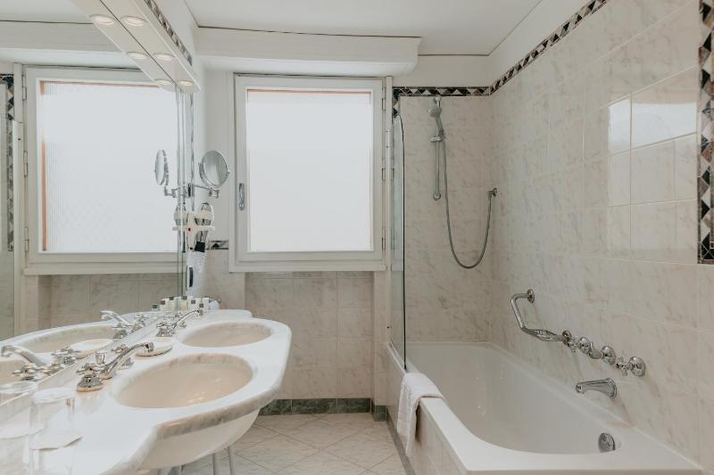 Superior Triple Room image 2