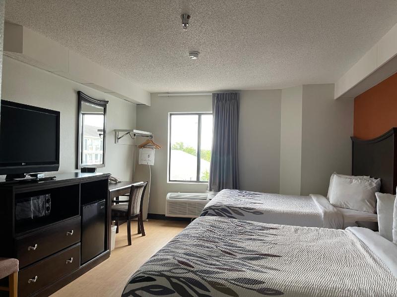 Deluxe Room with Two Queen Beds Non-Smoking image 1
