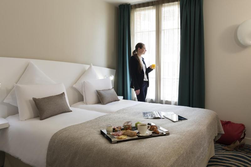 Privilege Twin Room image 4