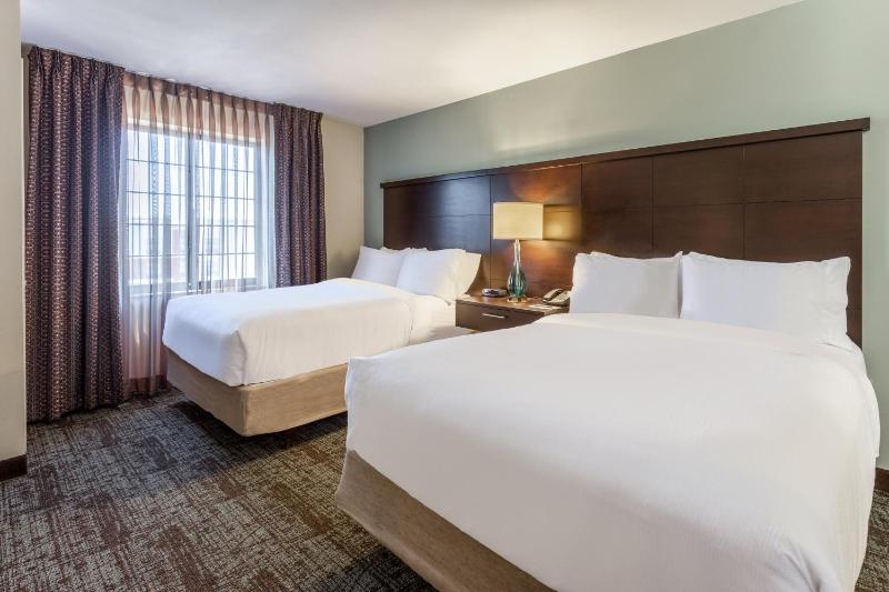 One-Bedroom Suite image 4