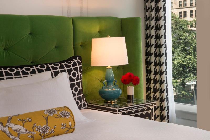 Essential Queen Room with Two Queen Beds and Park View image 3