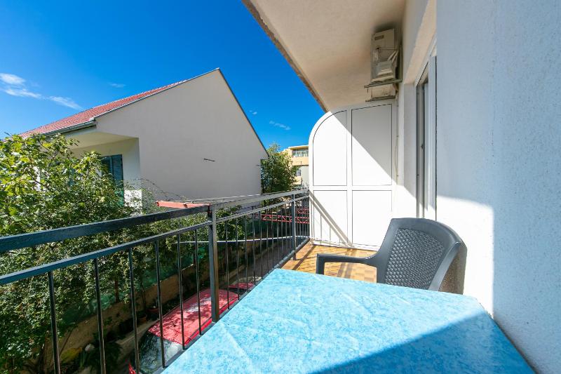 Studio with Balcony and Sea View image 3