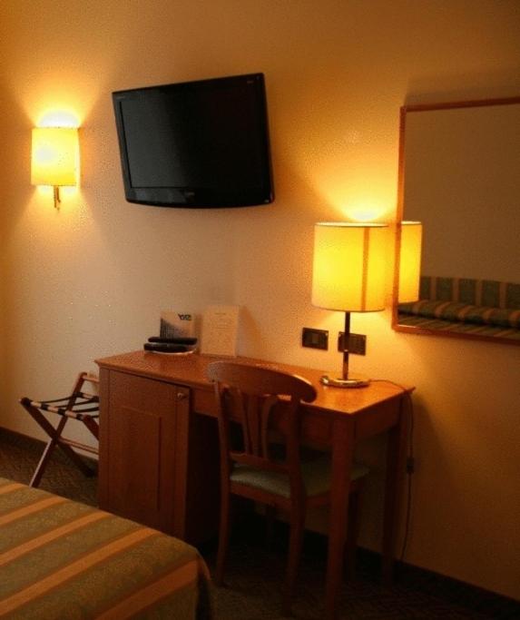 Double Room image 4