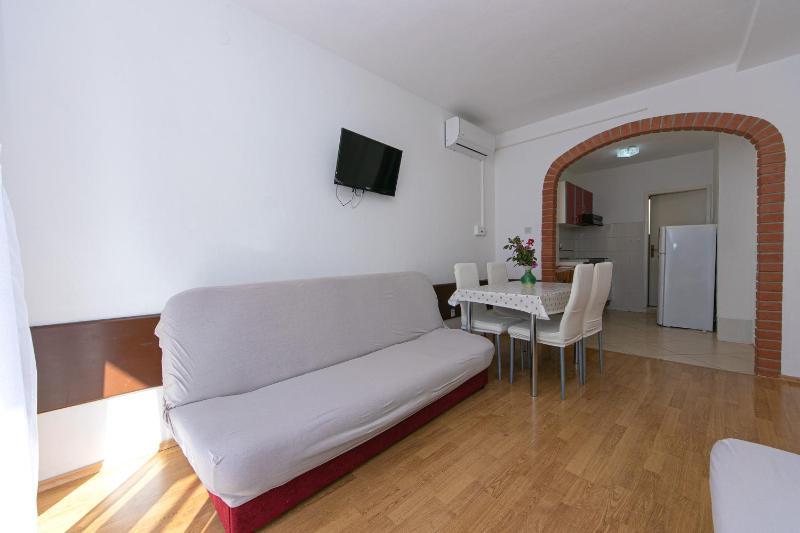 One-Bedroom Apartment with Balcony and Sea View image 1