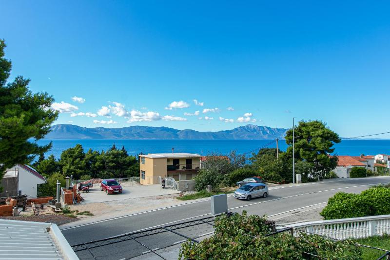 One-Bedroom Apartment with Balcony and Sea View image 2
