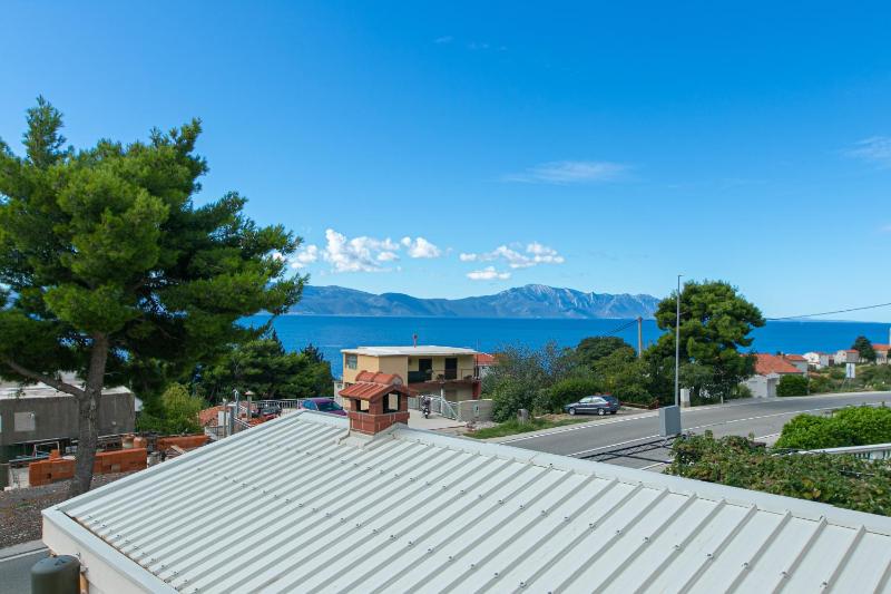 One-Bedroom Apartment with Balcony and Sea View image 2