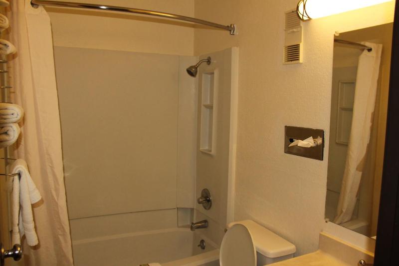 King Room - Non-Smoking image 3