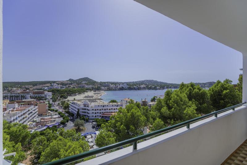 One-Bedroom Apartment with Sea View image 2
