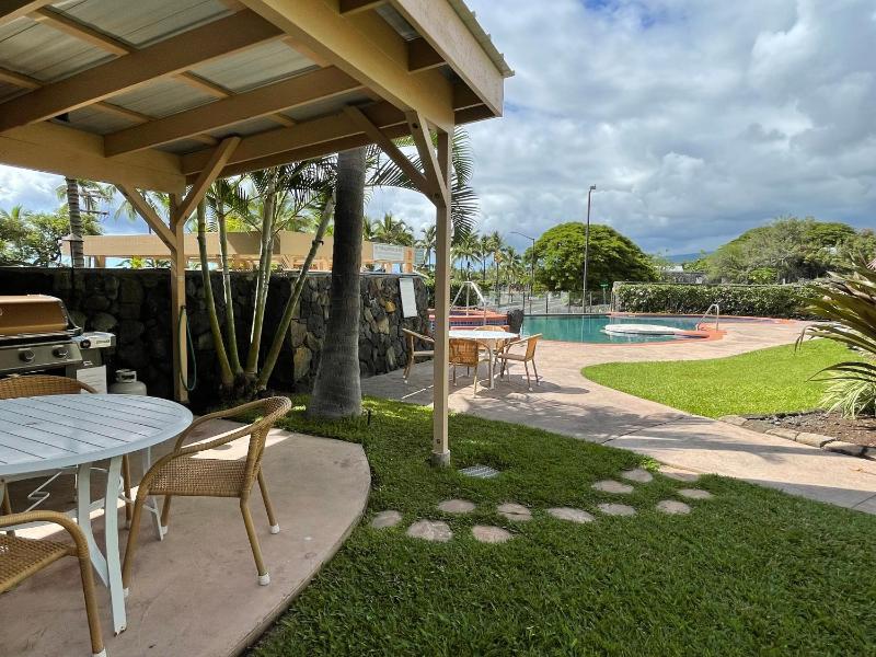 Beach Villas at Kahalu'u - image 3