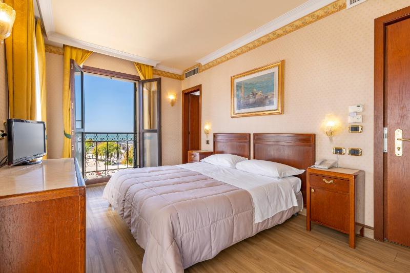 Double Room with Side Lagoon View image 1