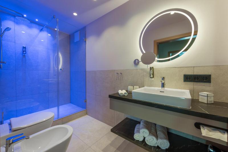 Suite with City View image 2