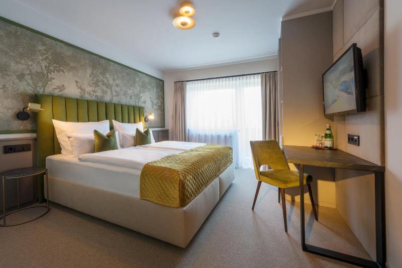 Suite with City View image 3