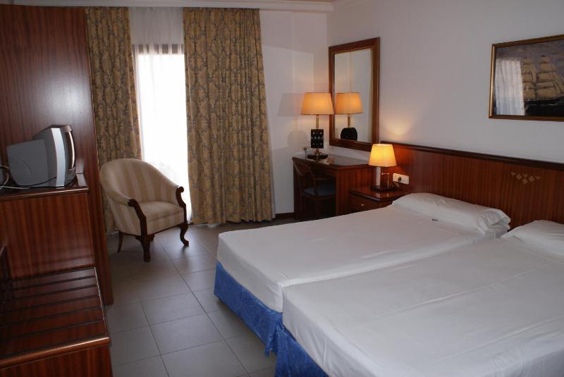 Hostal Vila del Mar - image 30