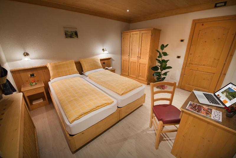 Double or Twin Room image 2