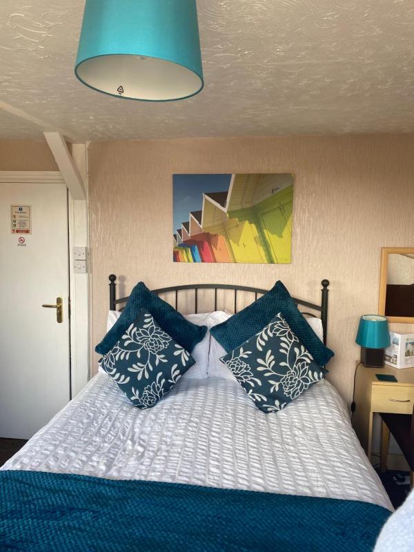 Double Room image 3