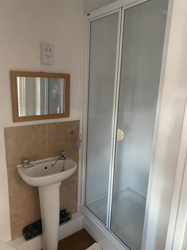 Double Room image 3