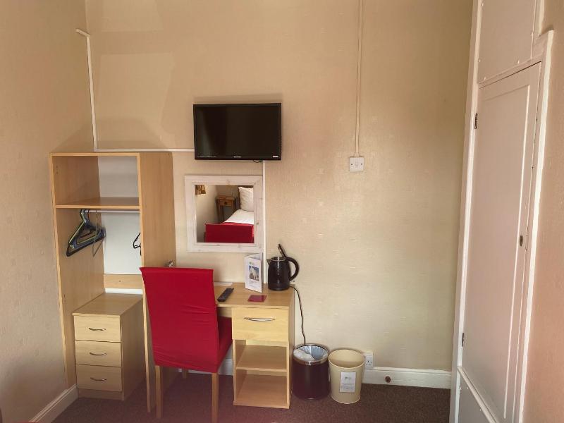 Budget Double Room image 4