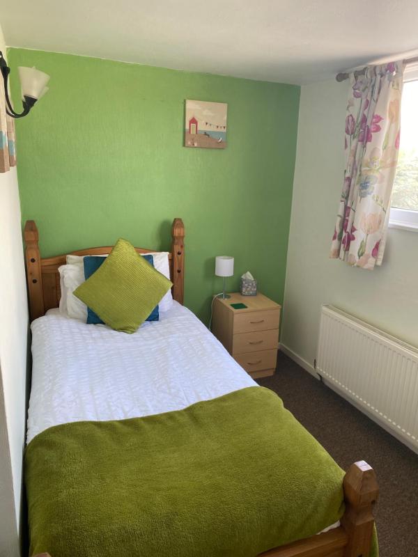 Single Room with Shower image 1