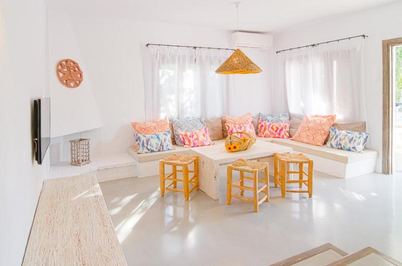 Deluxe Three-Bedroom Villa with Private Pool (6 Adults) image 4