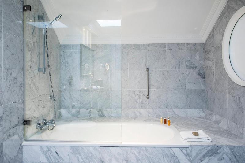 2 Storey Suite image 3