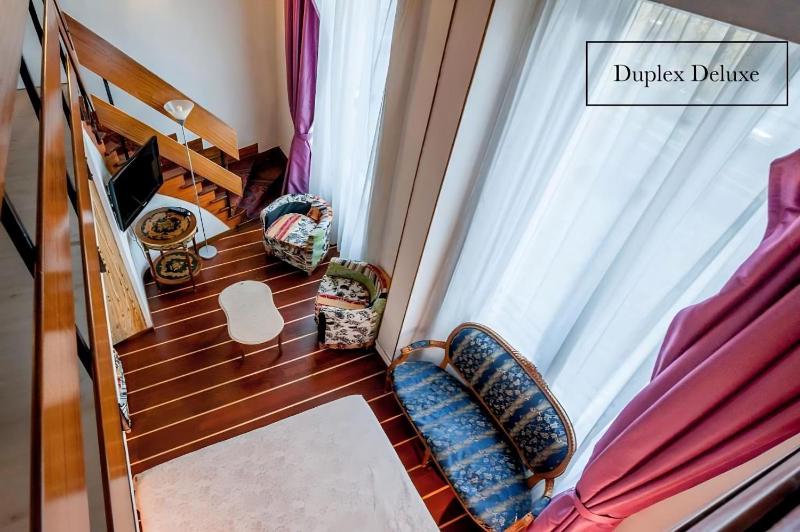 Duplex Deluxe Family Room image 4