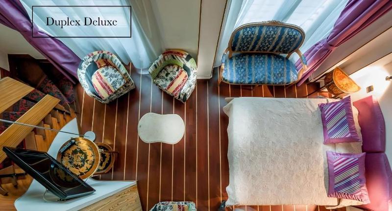 Duplex Deluxe Family Room image 3