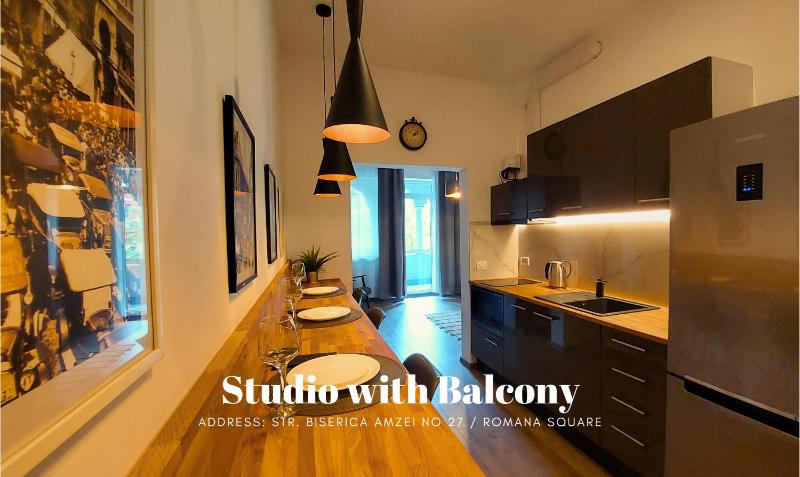 Studio with Balcony image 4