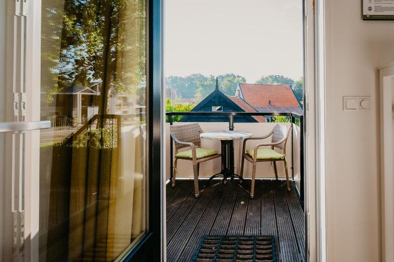 Studio with Balcony image 4