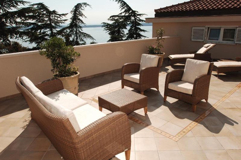 Deluxe Apartment with Sea View (4 Adults + 2 Children) image 1