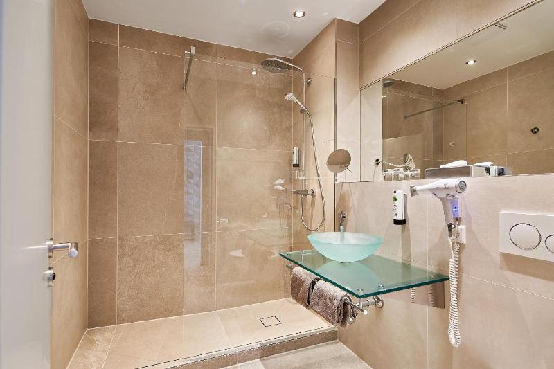 Premium Double Room image 3