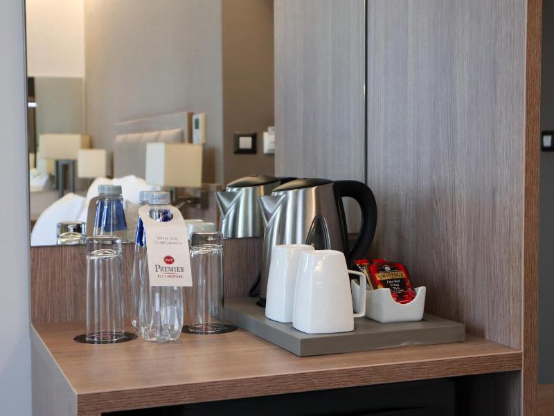 Premier Double Room - Free Parking and Wifi image 4