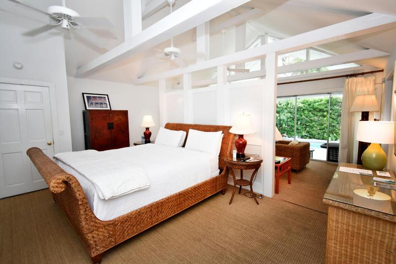 King Suite with Pool View image 4