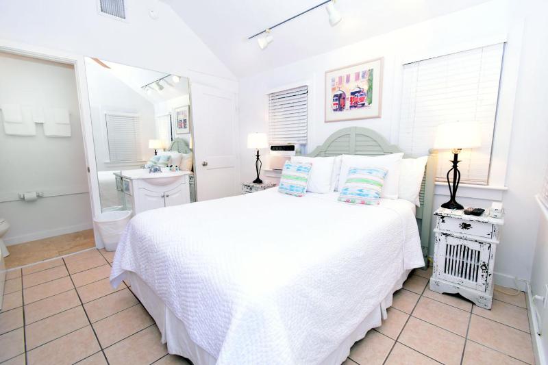 Queen Room image 2