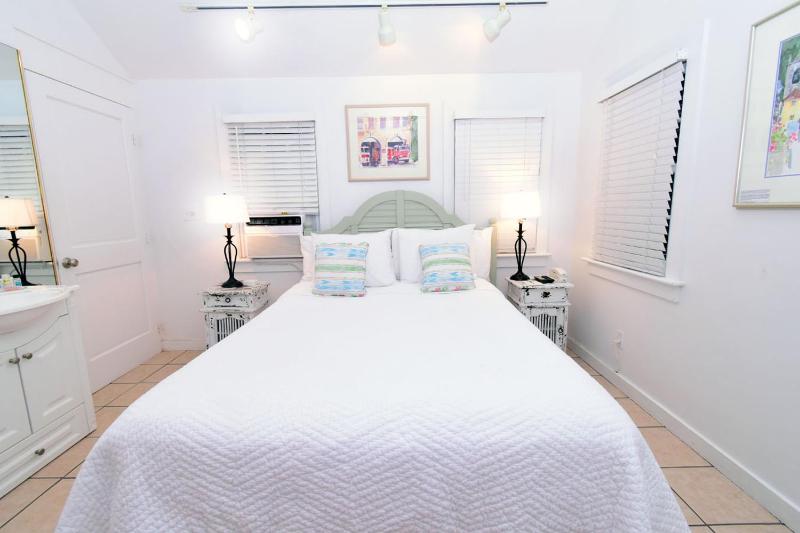 Queen Room image 3