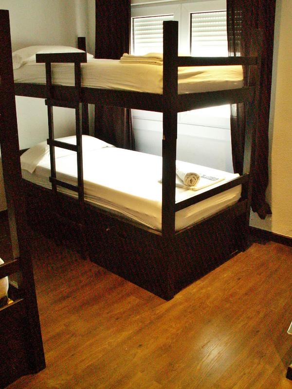 Dormitory Room (4 Adults) image 3