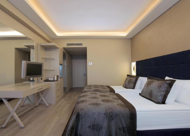 Executive Room image 2