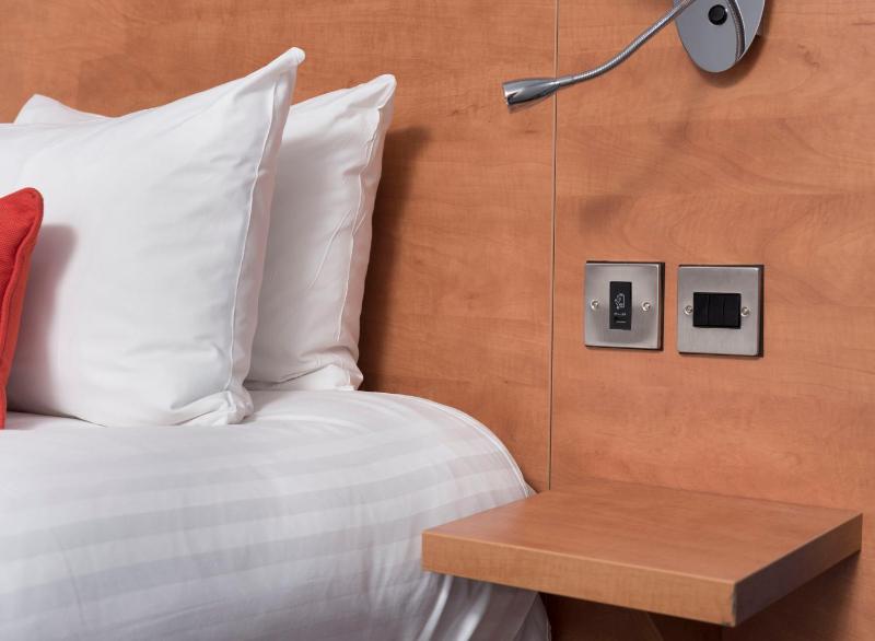 Standard Twin Room with Free Hot Breakfast image 4