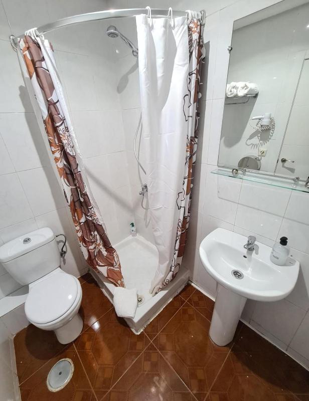 Single Room image 4