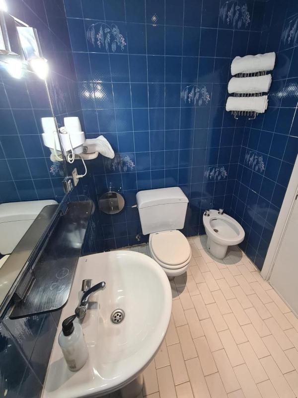 Basic Double Room image 4