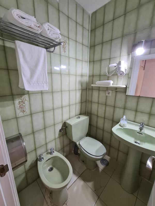 Double or Twin Room image 4