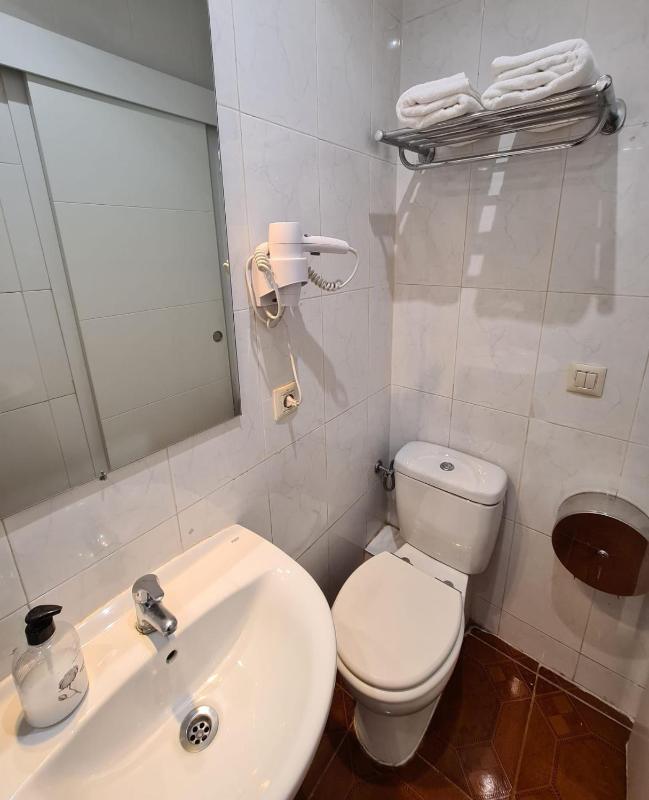 Double or Twin Room image 3