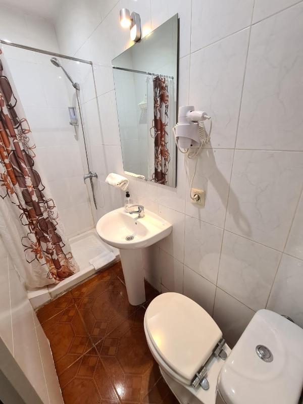 Double or Twin Room image 2
