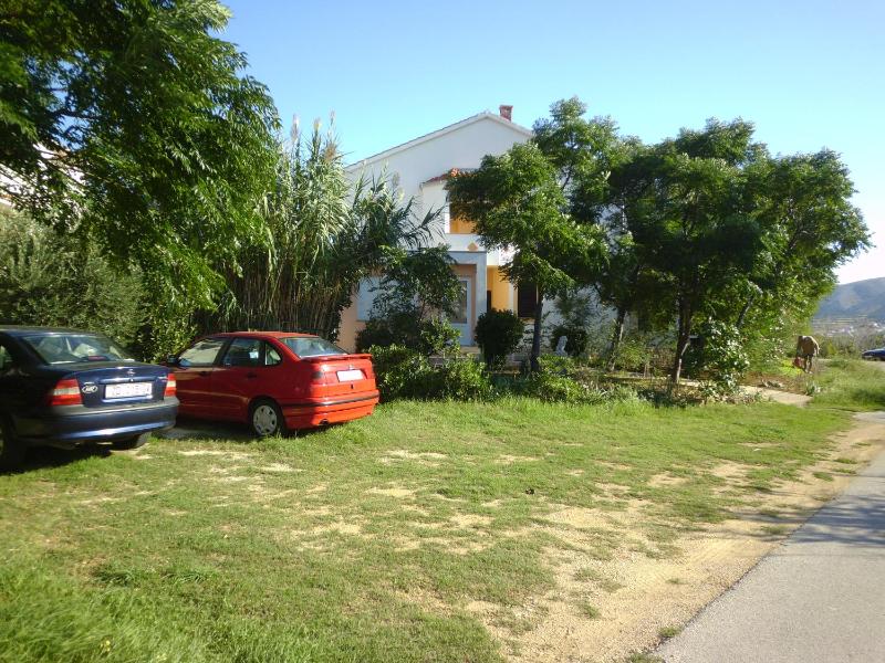 Apartments Krešimir beauty with shadow trees and parking place - image 42
