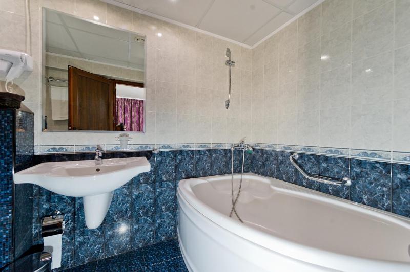 Junior Suite with Balcony image 3