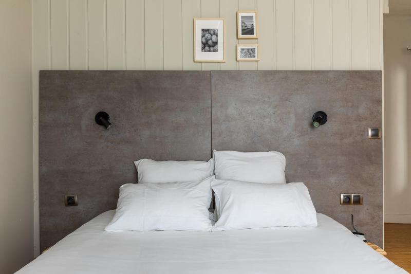 Large Double Room image 3