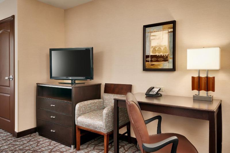 Queen Room with Two Queen Beds - Disability Access image 4